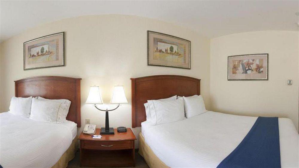 Express & Decatur, Tx By Ihg Hotel 3*