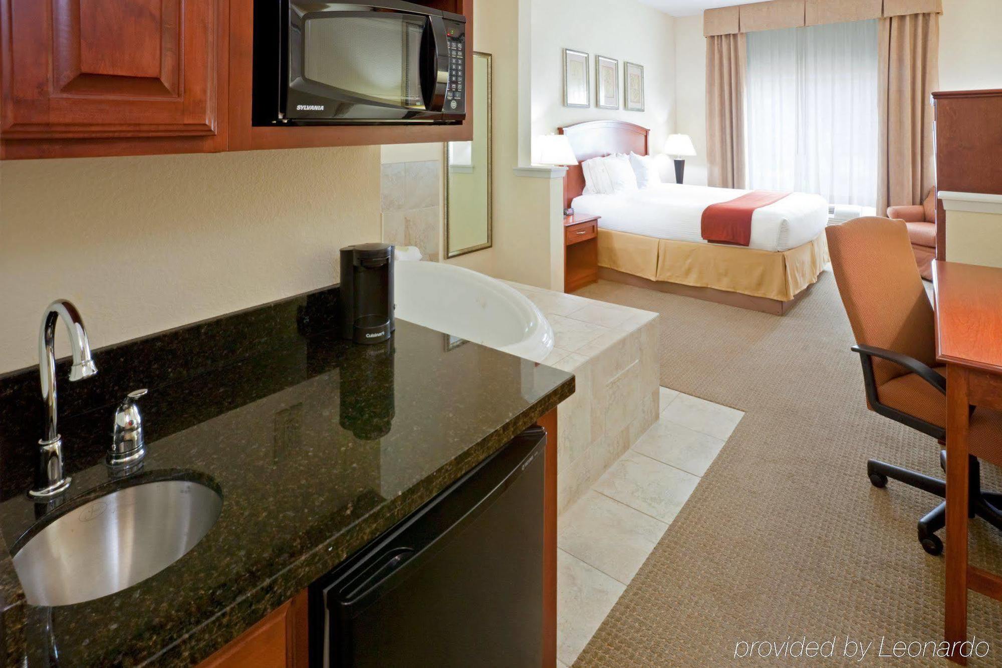 Express & Decatur, Tx By Ihg Hotel
