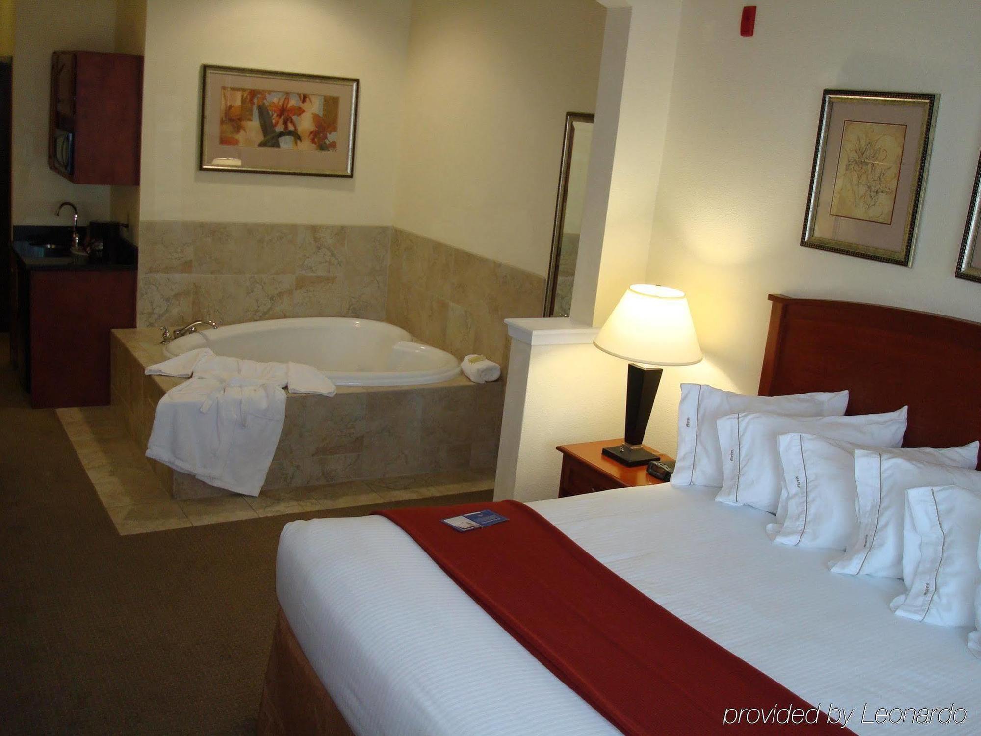 Express & Decatur, Tx By Ihg Hotel 3*
